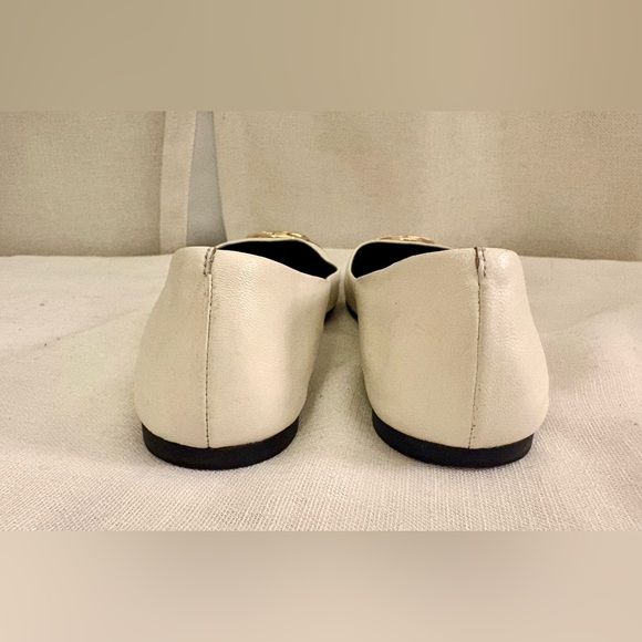 Tory Burch Chelsea Cap-Toe Ballet Flats Ivory Black Gold Logo Leather 8 Like New - Picture 8 of 12